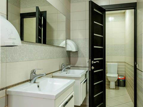 комерційна за адресою Миколи Міхновського бульв. (Дружби народів), 14-16