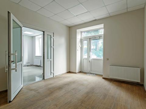 комерційна за адресою Миколи Міхновського бульв. (Дружби народів), 14-16