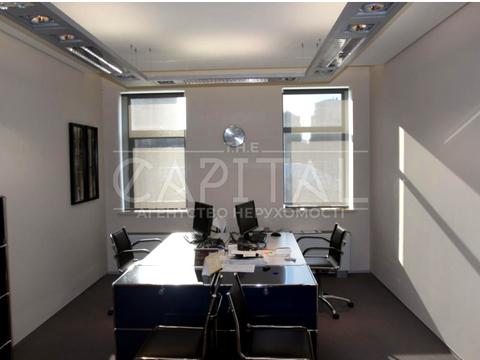 коммерческая по адресу Студентська, 2