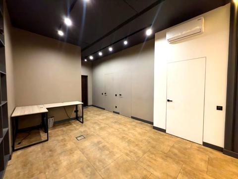 комерційна за адресою Жилянська вул., 68