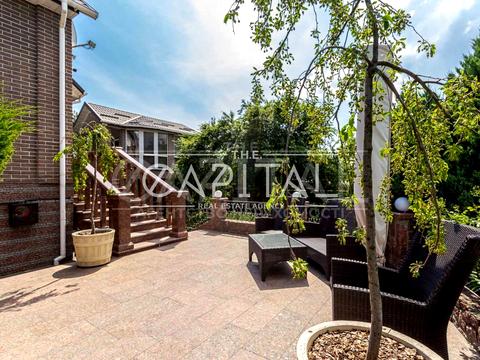 будинок за адресою Миколи Миклухи-Маклая вул. (Дежнєва)