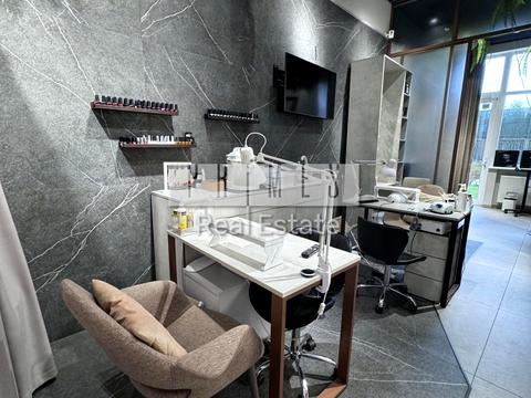 комерційна за адресою Андрія Верхогляда вул. (Михайла Драгомирова), 15