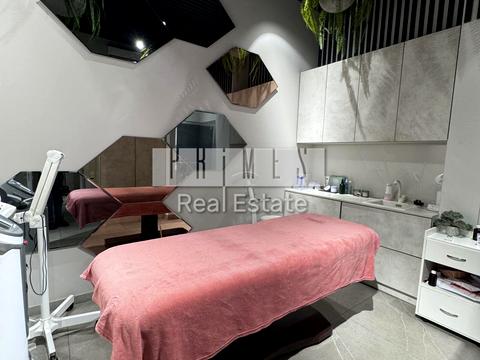 комерційна за адресою Андрія Верхогляда вул. (Михайла Драгомирова), 15