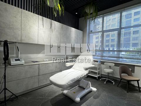 комерційна за адресою Андрія Верхогляда вул. (Михайла Драгомирова), 15