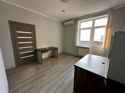 комерційна за адресою Антоновича вул. (Горького), 103