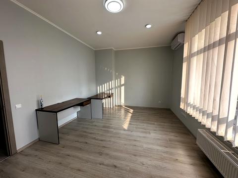 комерційна за адресою Антоновича вул. (Горького), 103