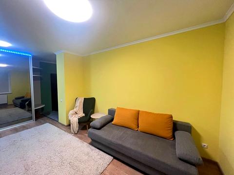 квартира за адресою Академіка Лебедєва вул., 1