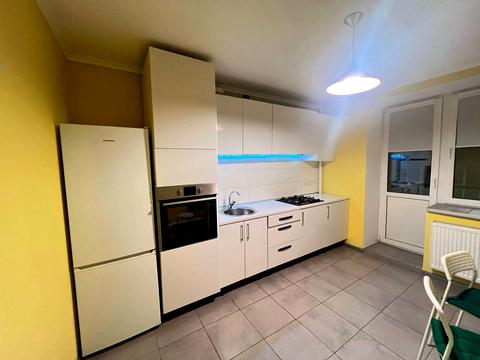 квартира за адресою Академіка Лебедєва вул., 1