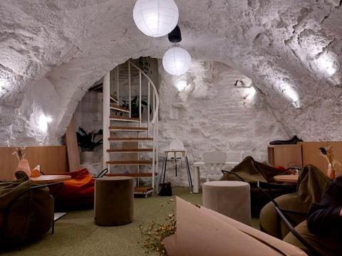 комерційна за адресою Староєврейська вул., 15