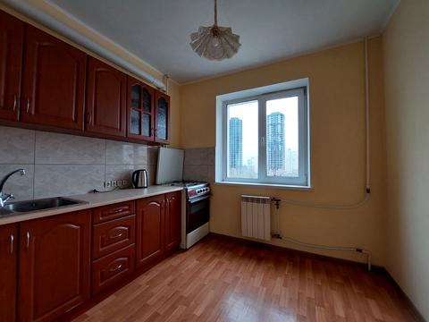 квартира за адресою Романа Шухевича просп. (Генерала Ватутіна), 8