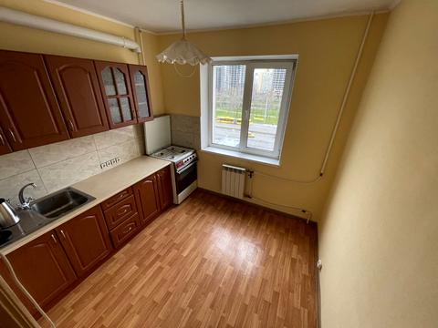 квартира за адресою Романа Шухевича просп. (Генерала Ватутіна), 8