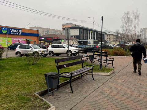 комерційна за адресою Гідності, 21а