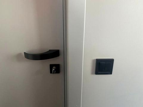 комерційна за адресою Сергія Подолинського вул. (Благоєва), 31-А