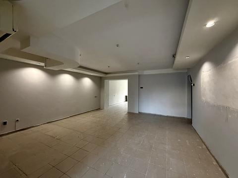 комерційна за адресою Університетська вул. (Першотравнева), 17/2