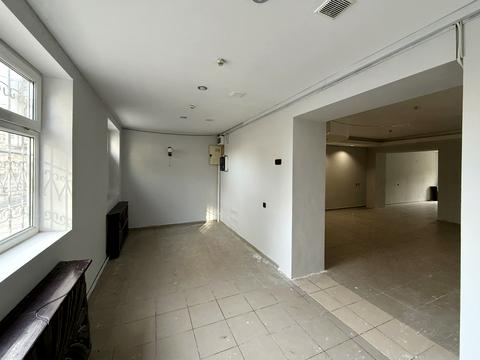 комерційна за адресою Університетська вул. (Першотравнева), 17/2