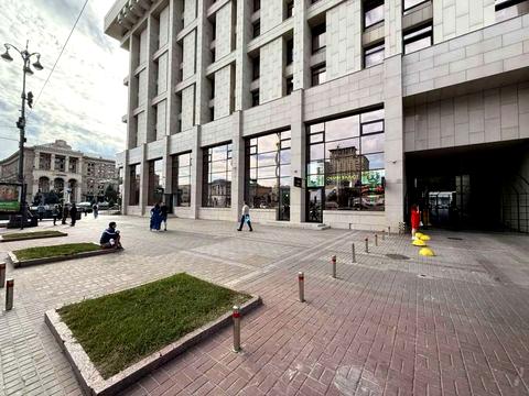 комерційна за адресою Хрещатик вул., 18