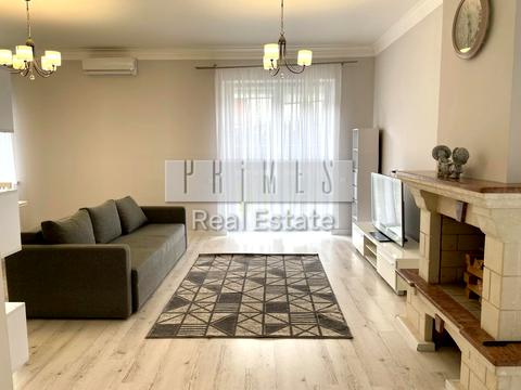 будинок за адресою смт. Козин, Придорожня