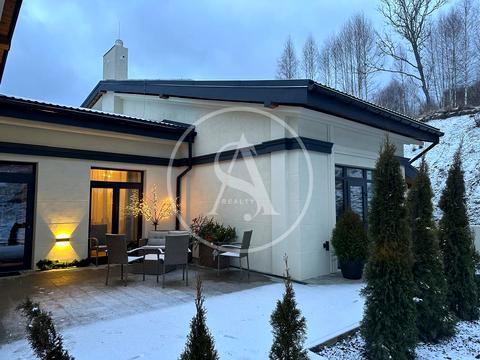 будинок за адресою Миколи Устияновича вул.