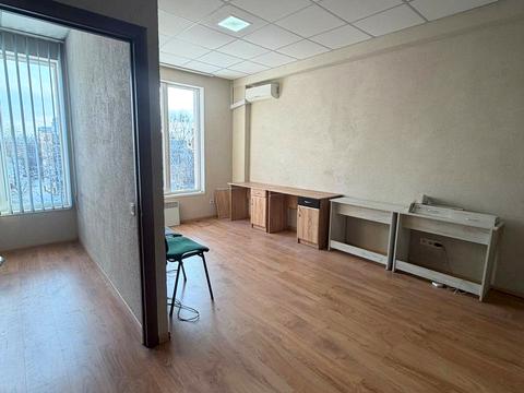 коммерческая по адресу Черновола просп. (700-летия Львова), 59