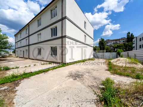 комерційна за адресою Київська вул., 1/8