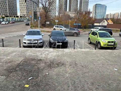 комерційна за адресою Центральна вул., 12А