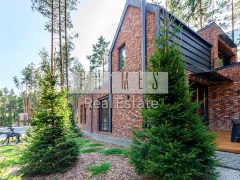 будинок за адресою Набережна вул.