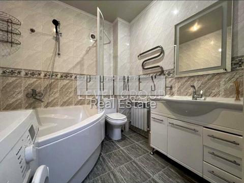 будинок за адресою Гідності вул. (Жертв Революції), 18