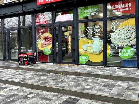 комерційна за адресою Будівельників вул., 4