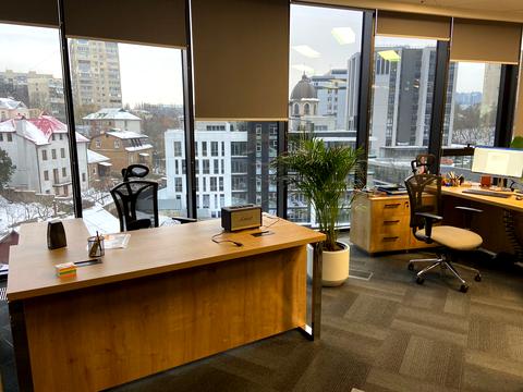 комерційна за адресою Болсуновська вул. (Сергія Струтинського), 13-15