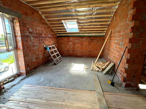 будинок за адресою с. Наварія, Яремчука