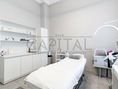 комерційна за адресою Андрія Верхогляда вул. (Михайла Драгомирова), 16