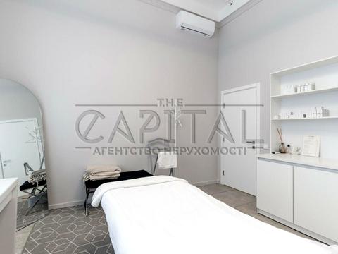 комерційна за адресою Андрія Верхогляда вул. (Михайла Драгомирова), 16