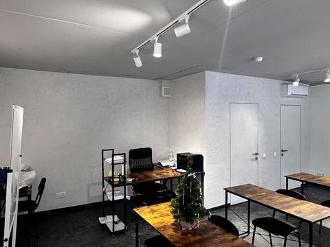 комерційна за адресою Малоголосківська вул., 37