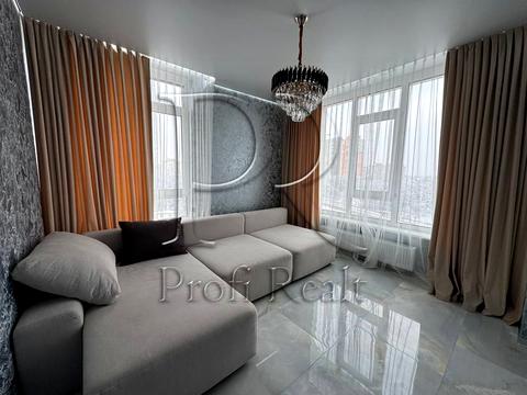 квартира за адресою Любомира Гузара просп. (Космонавта Комарова), 11