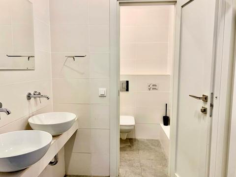 комерційна за адресою Мечникова вул., 19