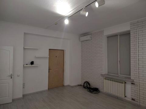 комерційна за адресою Георгія Нарбута просп. (Визволителів), 3