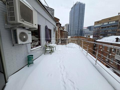 комерційна за адресою Басейна вул., 7В