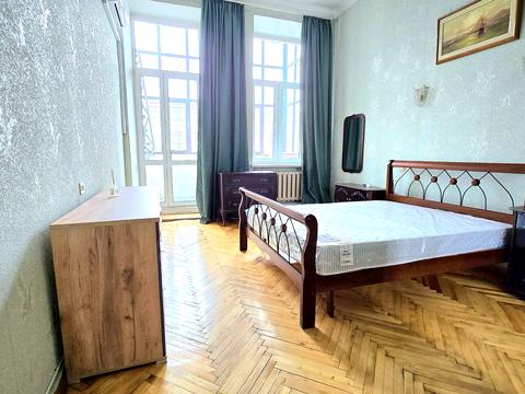 квартира за адресою Богдана Хмельницького вул., 10