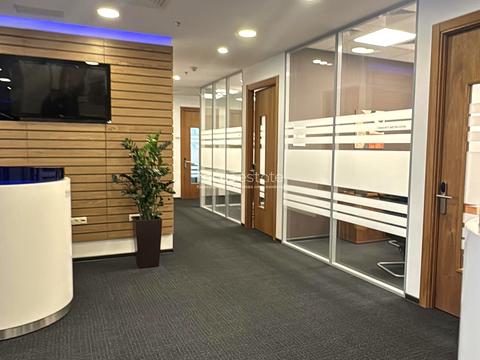 комерційна за адресою Київ, Спортивна пл., 1а