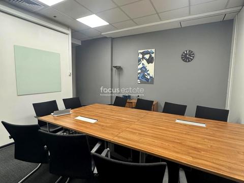 комерційна за адресою Київ, Спортивна пл., 1а