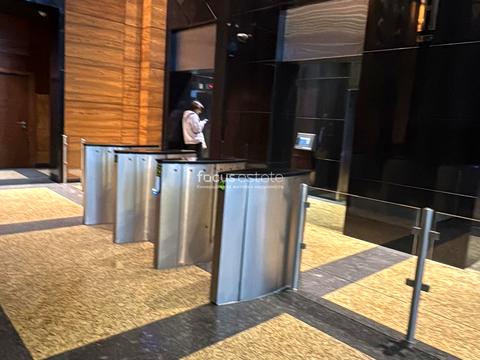 комерційна за адресою Київ, Спортивна пл., 1а