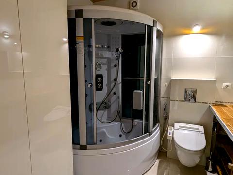 квартира за адресою Дніпровська набережна вул., 1