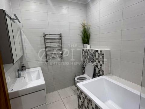 комерційна за адресою Ревуцького вул., 4