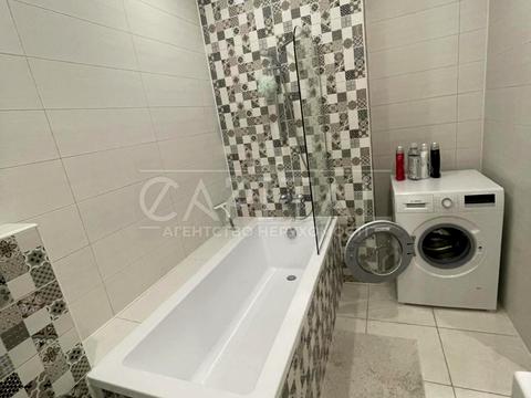 комерційна за адресою Ревуцького вул., 4