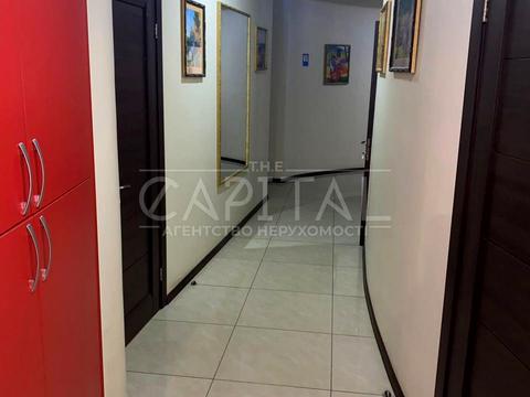 комерційна за адресою Дніпровська набережна вул., 19