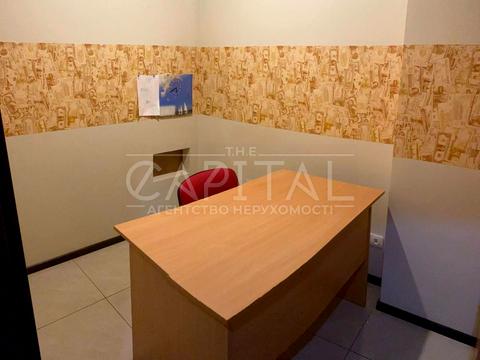 комерційна за адресою Дніпровська набережна вул., 19