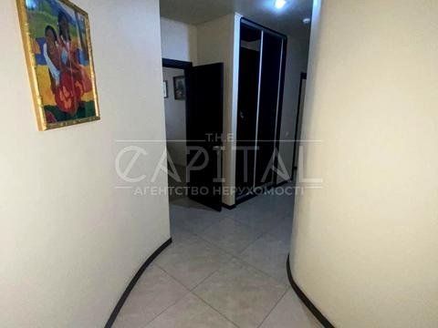 комерційна за адресою Дніпровська набережна вул., 19