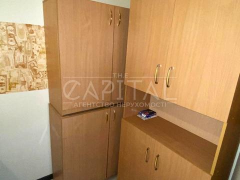 комерційна за адресою Дніпровська набережна вул., 19