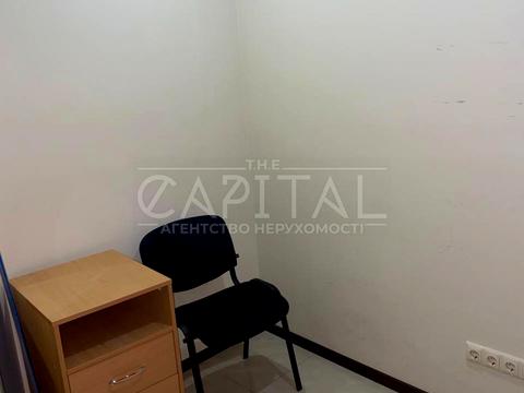 комерційна за адресою Дніпровська набережна вул., 19