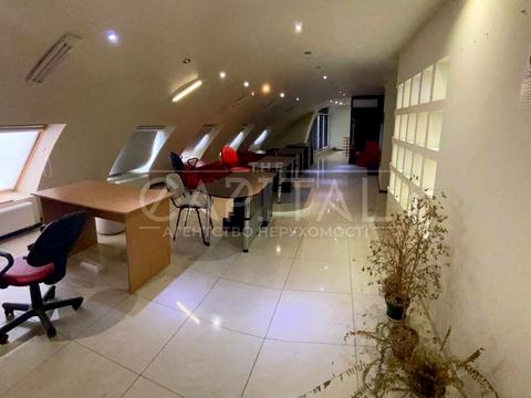 комерційна за адресою Дніпровська набережна вул., 19